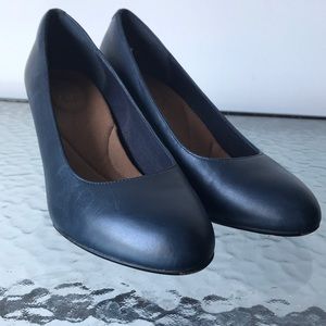 Clark’s round toe heels